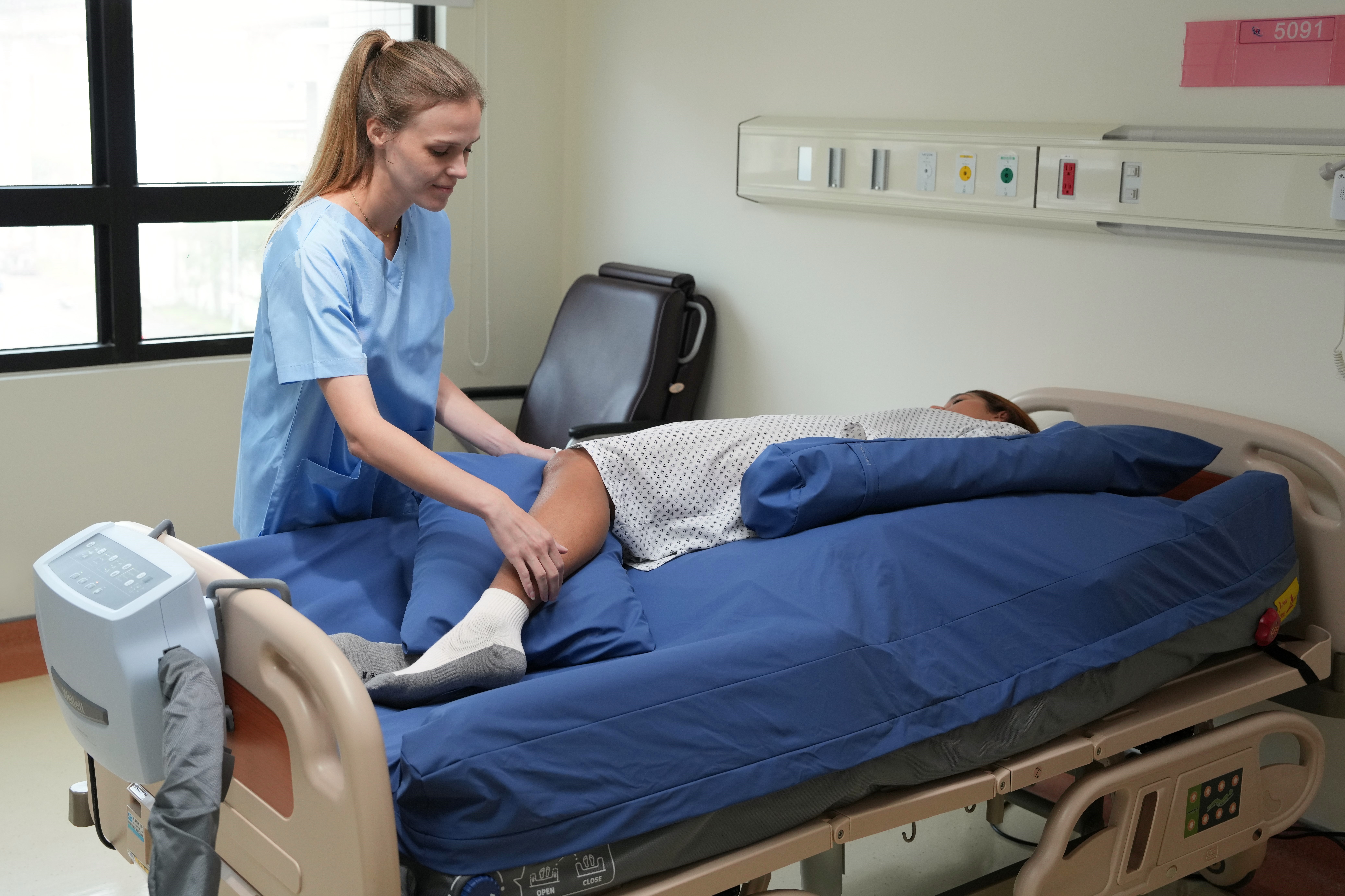 Automated lateral rotation support